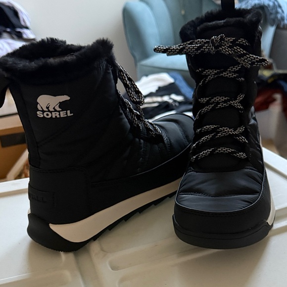 Sorel Winter Boots with White Sole - Picture 3 of 5